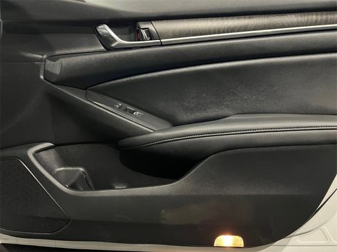 Used 2020 Honda Accord Touring image 9