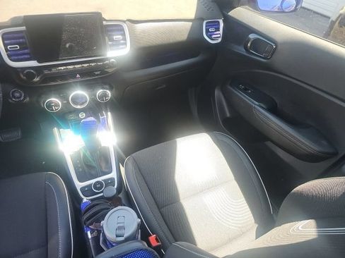 Used 2024 Hyundai Venue Limited FWD image 8