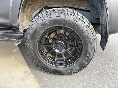 Used 2020 Toyota 4Runner SR5 Premium AWD/4WD image 2
