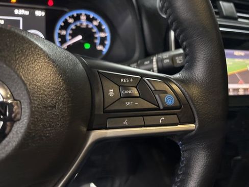 Used 2018 Nissan Leaf SV w/ SV Technology Package FWD image 19