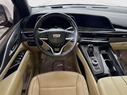 Used 2024 Cadillac Escalade Premium Luxury AWD/4WD image 25