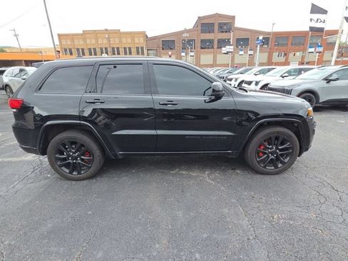 Used 2019 Jeep Grand Cherokee Altitude AWD/4WD image 8