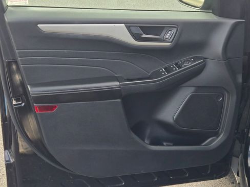 Used 2022 Ford Escape SE image 17