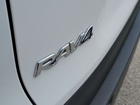 Used 2025 Toyota RAV4 XLE w/ Convenience Package FWD image 6