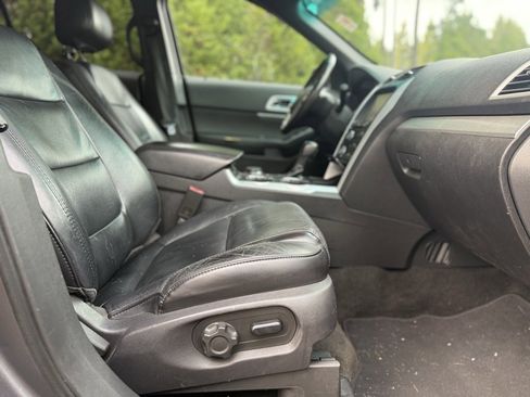 Used 2013 Ford Explorer XLT image 14