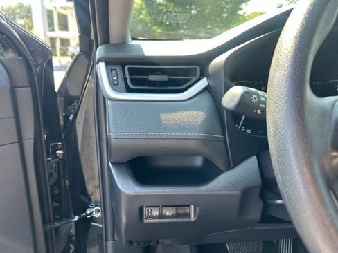 Used 2025 Toyota RAV4 XLE FWD image 28