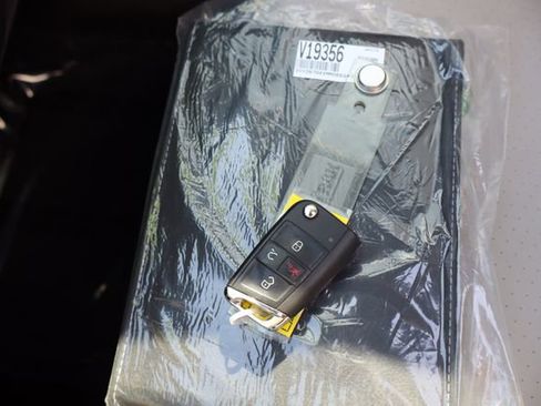 Used 2021 Volkswagen Tiguan SE R-Line image 49