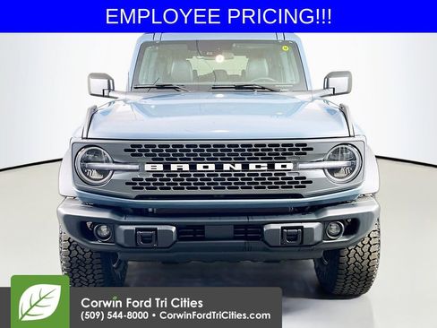 New 2025 Ford Bronco Badlands w/ Sasquatch Package AWD/4WD image 4