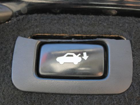 Used 2010 Lexus LS 460 RWD image 37