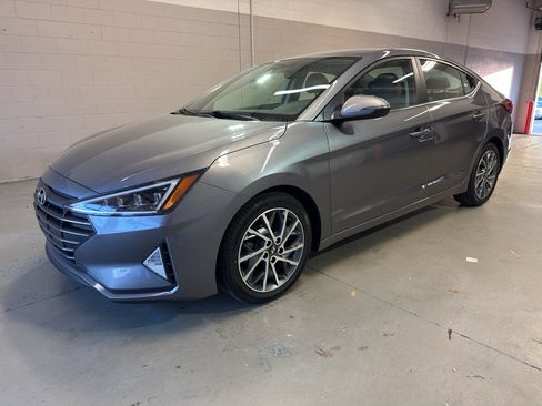 Used 2019 Hyundai Elantra Limited FWD image 3