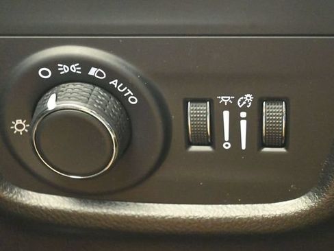 Used 2023 Jeep Grand Cherokee Altitude RWD image 23
