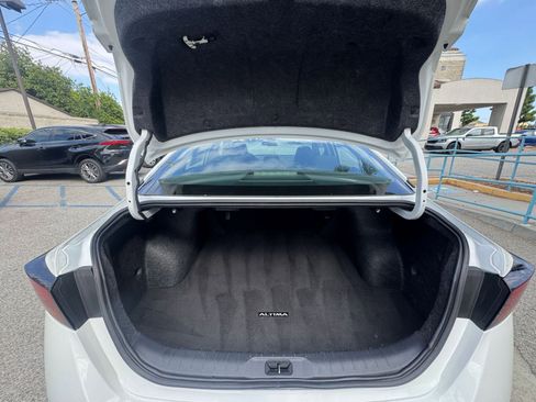 Used 2025 Nissan Altima 2.5 SV FWD image 32