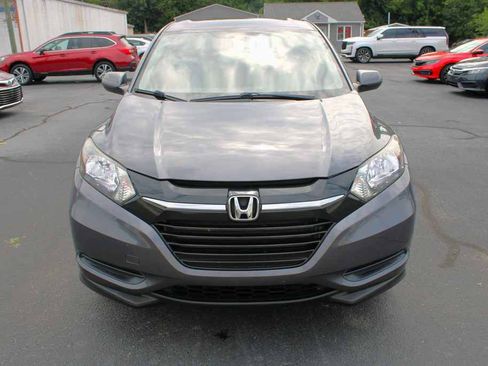 Used 2017 Honda HR-V LX image 3