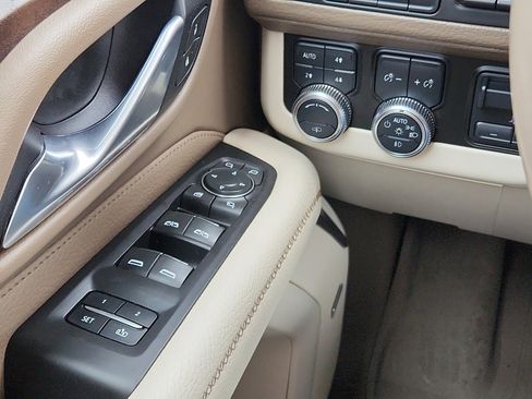 Used 2021 GMC Yukon XL Denali w/ Denali Ultimate Package AWD/4WD image 16
