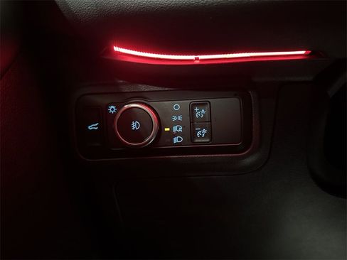 Used 2025 Ford Explorer ST image 18