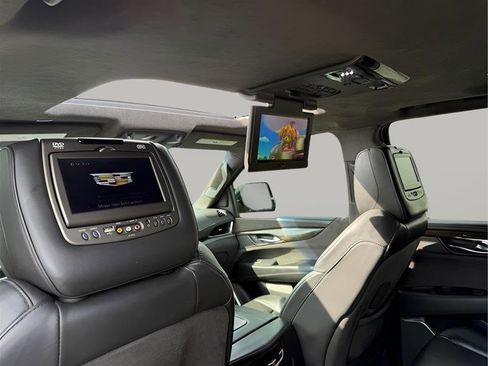 Used 2018 Cadillac Escalade Platinum image 24