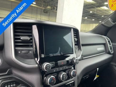 Used 2022 RAM 1500 Big Horn AWD/4WD image 18