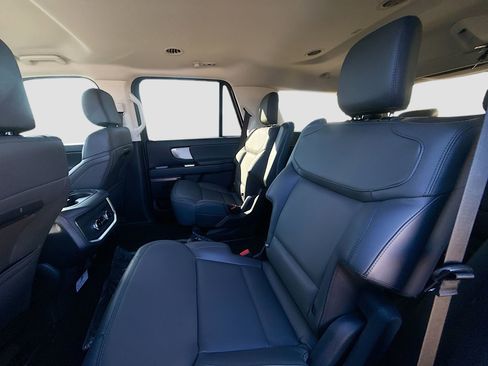 New 2026 Ford Expedition Active image 31