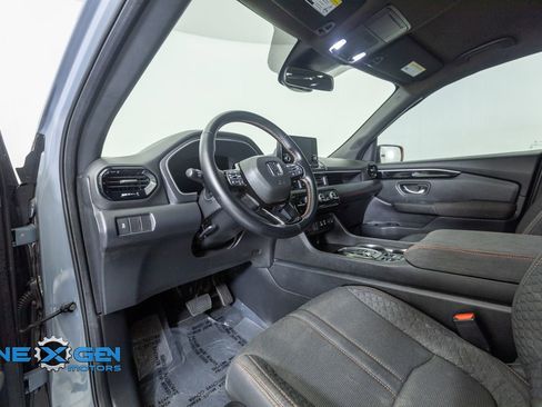 Used 2025 Honda Pilot Sport image 10