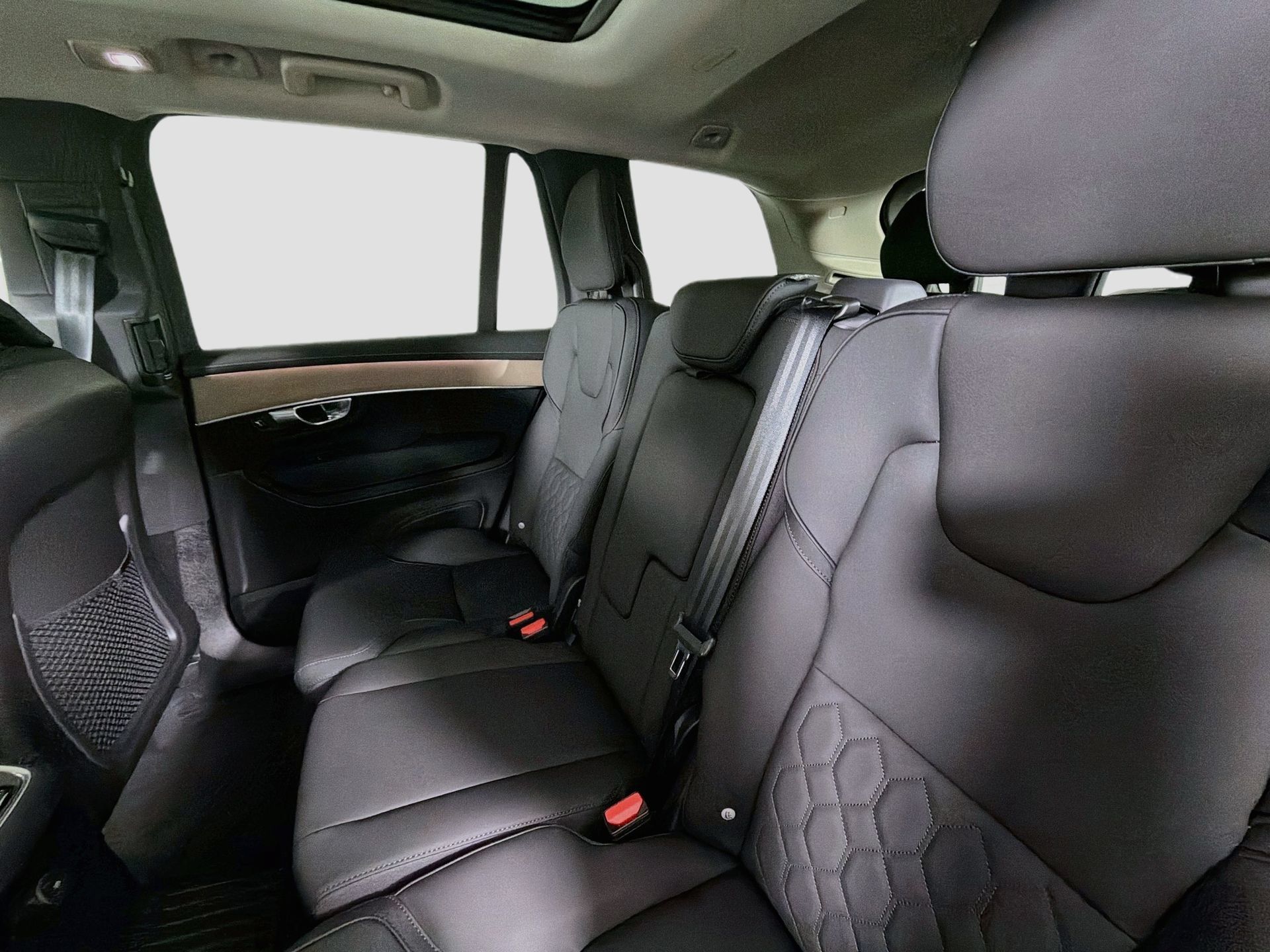 New 2026 Volvo XC90 T8 Core w/ Protection Package Premier AWD/4WD image 25