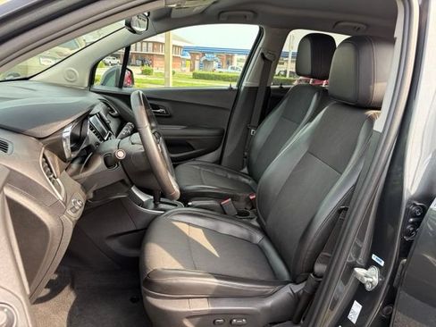 Used 2020 Chevrolet Trax LT AWD/4WD image 14