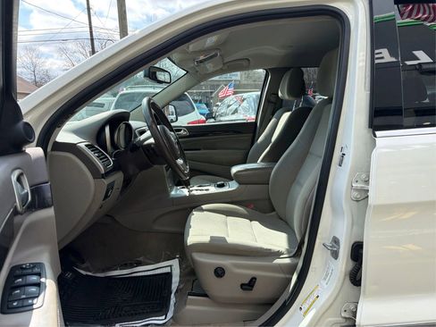 Used 2011 Jeep Grand Cherokee Laredo w/ Security & Convenience Group image 9