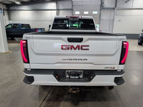 Used 2025 GMC Sierra 2500 AT4 w/ AT4 Premium Plus Package AWD/4WD image 4
