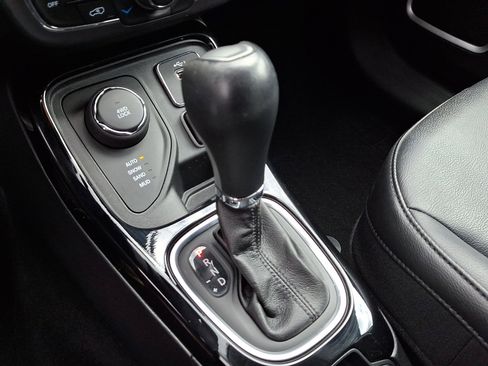 Used 2019 Jeep Compass Latitude image 15