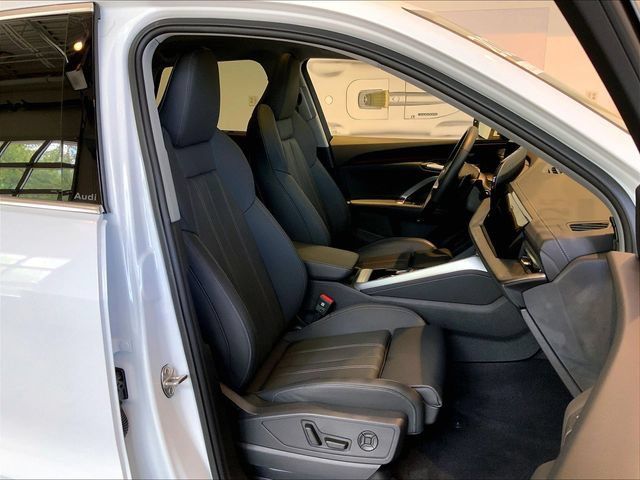 Certified 2025 Audi Q5 Premium w/ Premium Plus AWD/4WD image 17