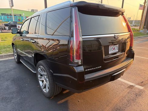 Used 2017 Cadillac Escalade Luxury image 8