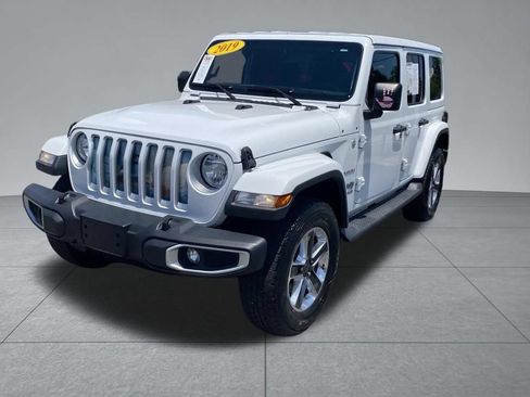 Used 2019 Jeep Wrangler Unlimited Sahara w/ Cold Weather Group AWD/4WD image 2