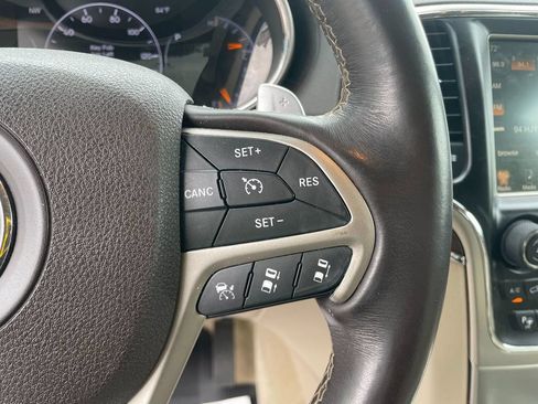 Used 2017 Jeep Grand Cherokee Overland w/ Jeep Active Safety Group AWD/4WD image 17