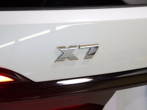 Used 2024 BMW X7 M60i image 11