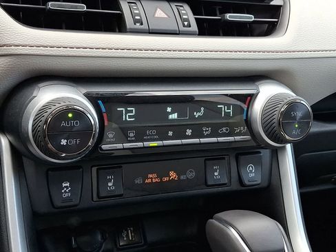 Used 2023 Toyota RAV4 XLE Premium image 19