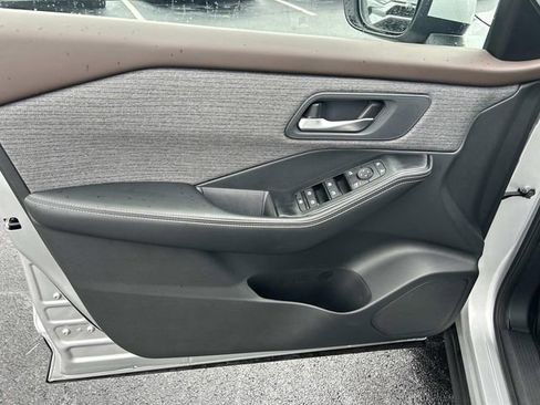 Used 2023 Nissan Rogue SV FWD image 22