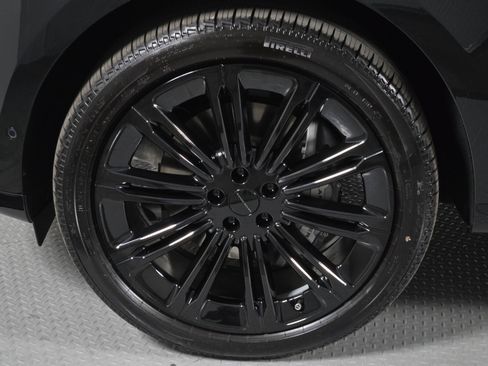 New 2026 Land Rover Range Rover SE image 9