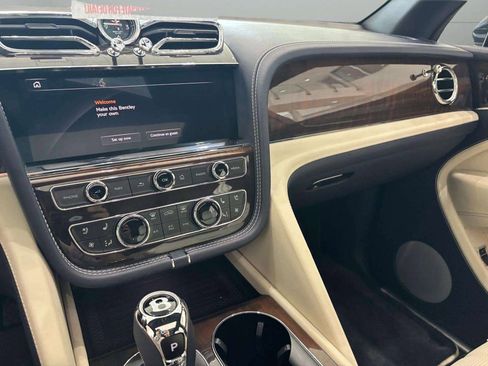 Used 2024 Bentley Bentayga Extended Wheelbase image 36