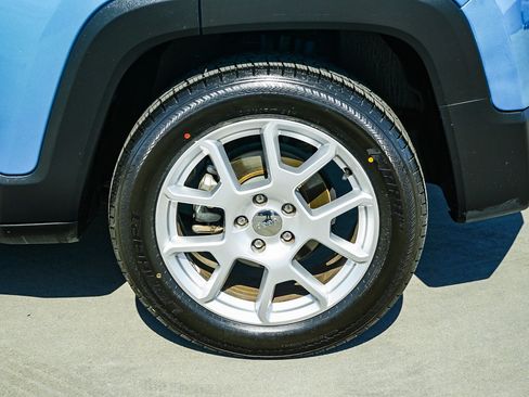 Used 2021 Jeep Renegade Latitude FWD image 9