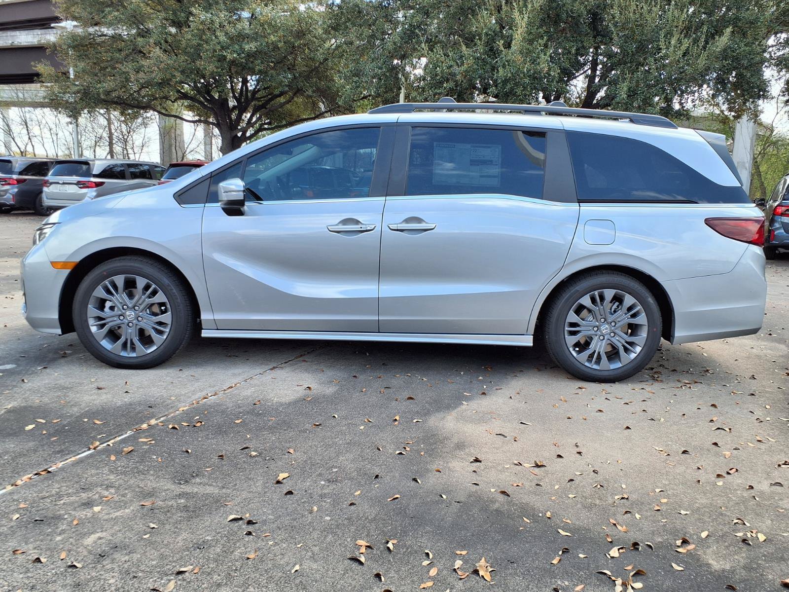 New 2026 Honda Odyssey Touring image 17