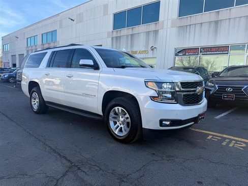 Used 2019 Chevrolet Suburban LT image 34