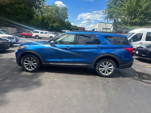 Used 2020 Ford Explorer XLT w/ Equipment Group 202A AWD/4WD image 8