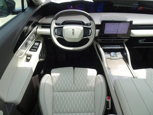 Used 2025 Lincoln Nautilus Black Label w/ Jet Appearance Package AWD/4WD image 17