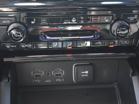 Used 2023 Jeep Grand Cherokee Laredo w/ Luxury Tech Group I RWD image 26