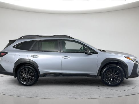 Used 2023 Subaru Outback Onyx Edition AWD/4WD image 2