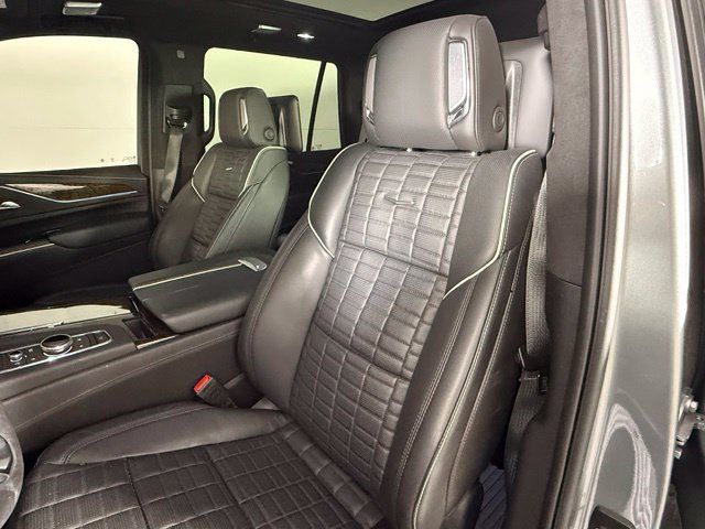 Used 2024 Cadillac Escalade Sport Platinum w/ LPO, ONYX Package AWD/4WD image 6