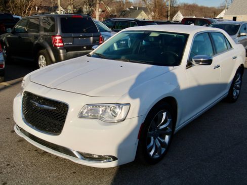 Used 2019 Chrysler 300 Limited image 2