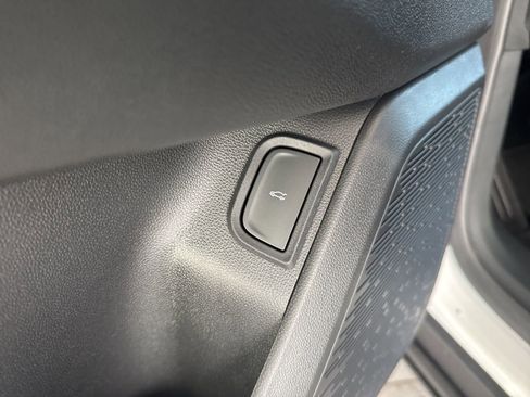 New 2026 Chevrolet Equinox LT w/ Convenience Package II FWD image 16