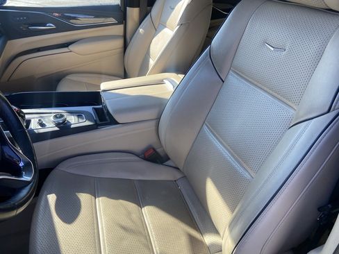 Used 2023 Cadillac Escalade Premium Luxury w/ Performance Package image 10