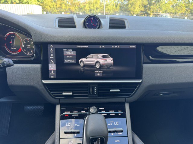 Used 2020 Porsche Cayenne AWD/4WD image 30