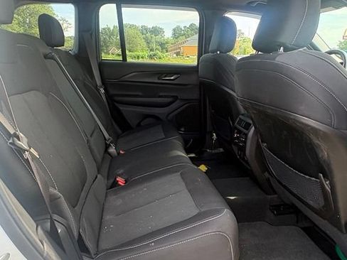 Used 2024 Jeep Grand Cherokee Laredo X w/ Luxury Tech Group I RWD image 10